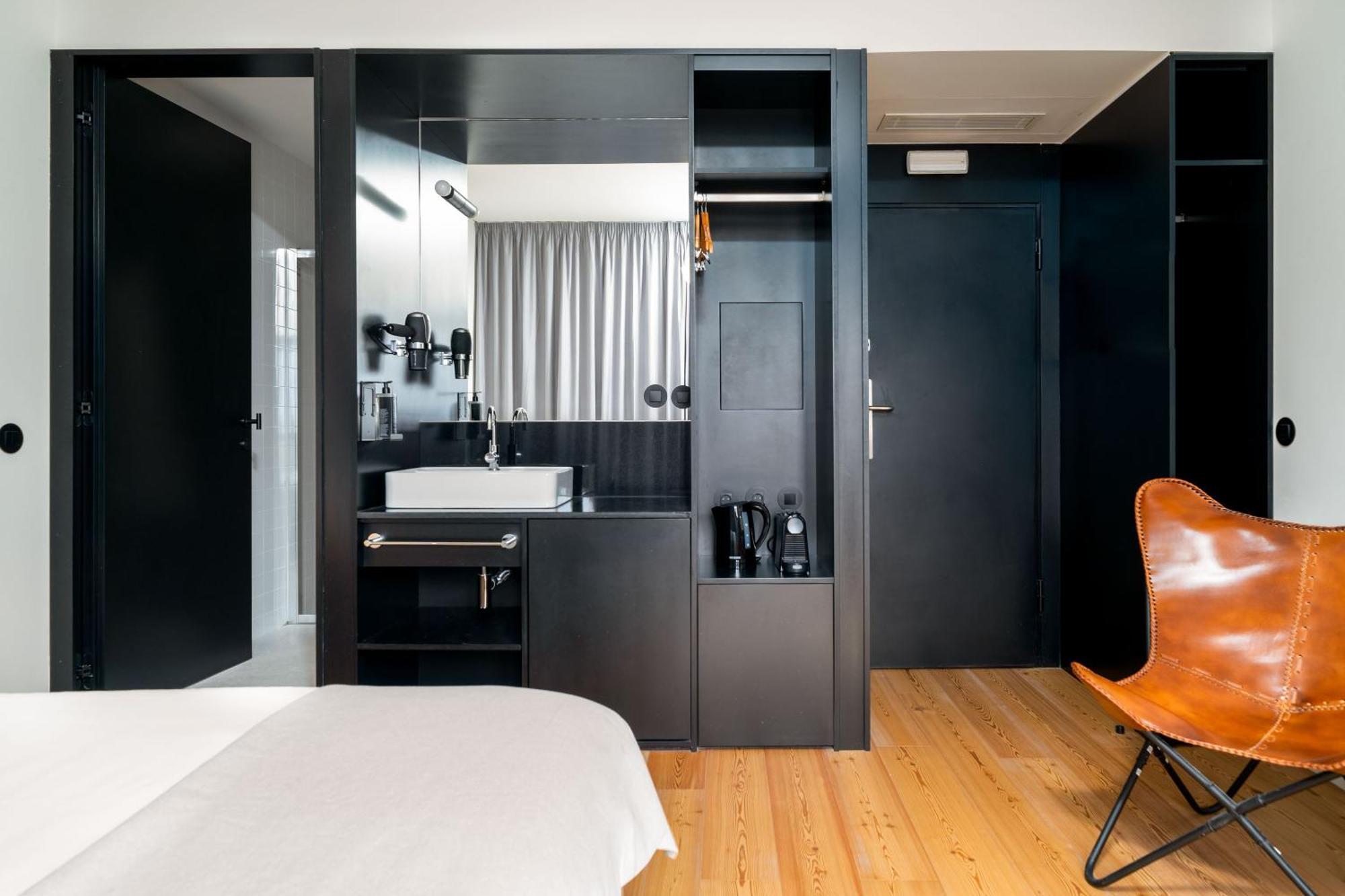 Queen Room,1604055192:JPEG